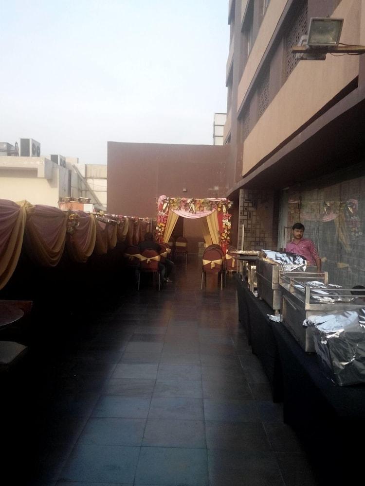 Caspia Hotel New Delhi מראה חיצוני תמונה