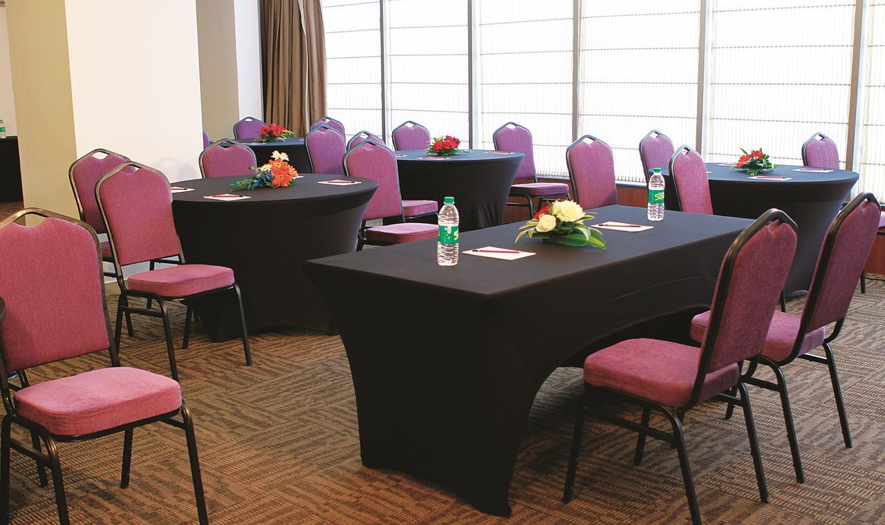 Caspia Hotel New Delhi מראה חיצוני תמונה